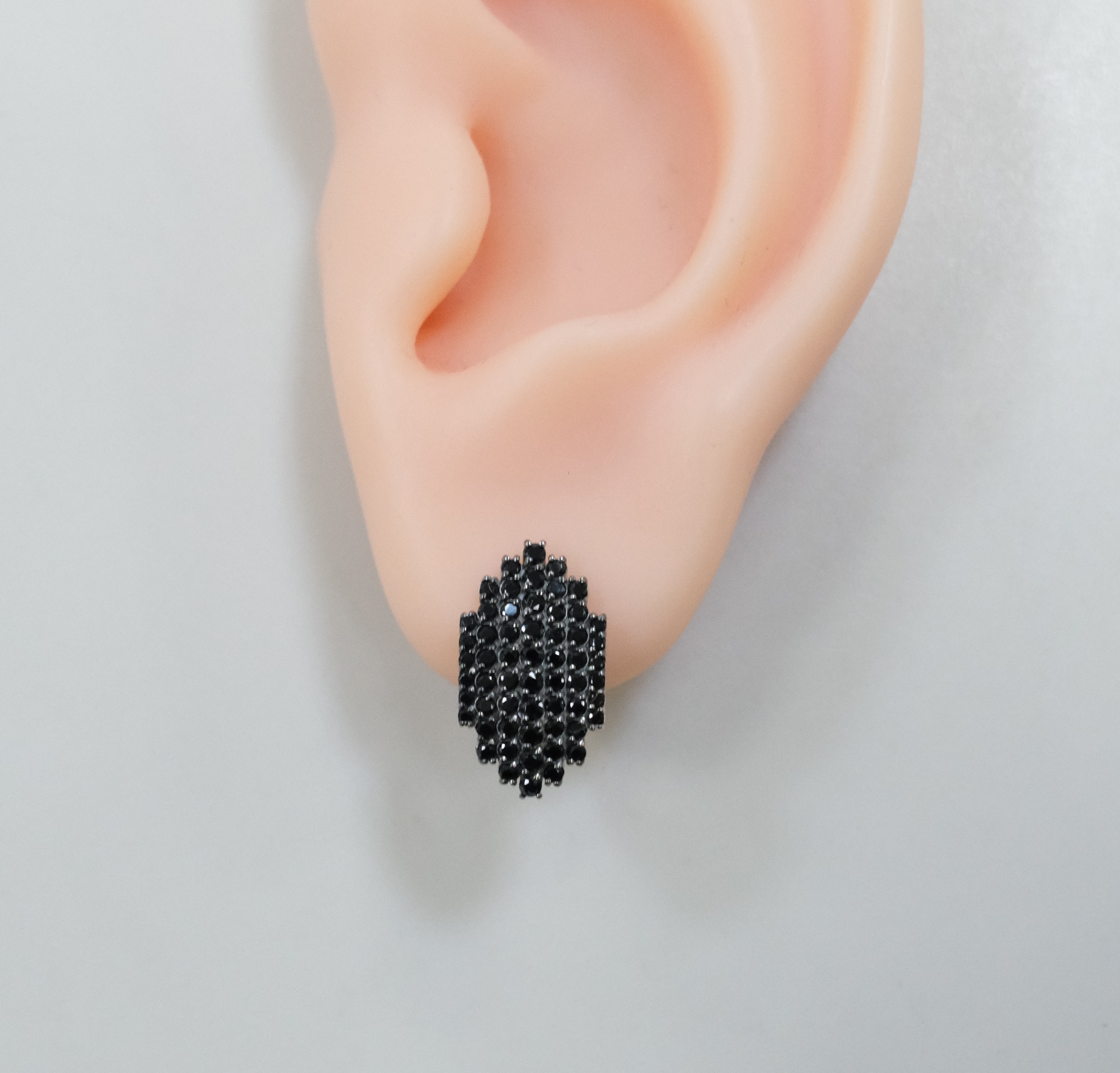 Серебряные серьги со шпинелью
